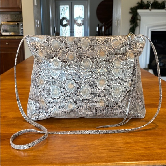 HOBO Leather Snakeskin Embossed Crossbody Gold Hardware EUC Bohemian Gorgeous 🖤 - Picture 3 of 17